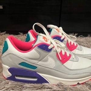 Womens Nike Air Max 90 only worn once- Size 10